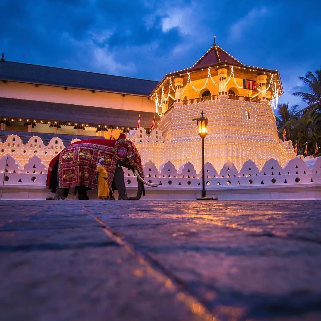 Kandy Temple of the Tooth at night